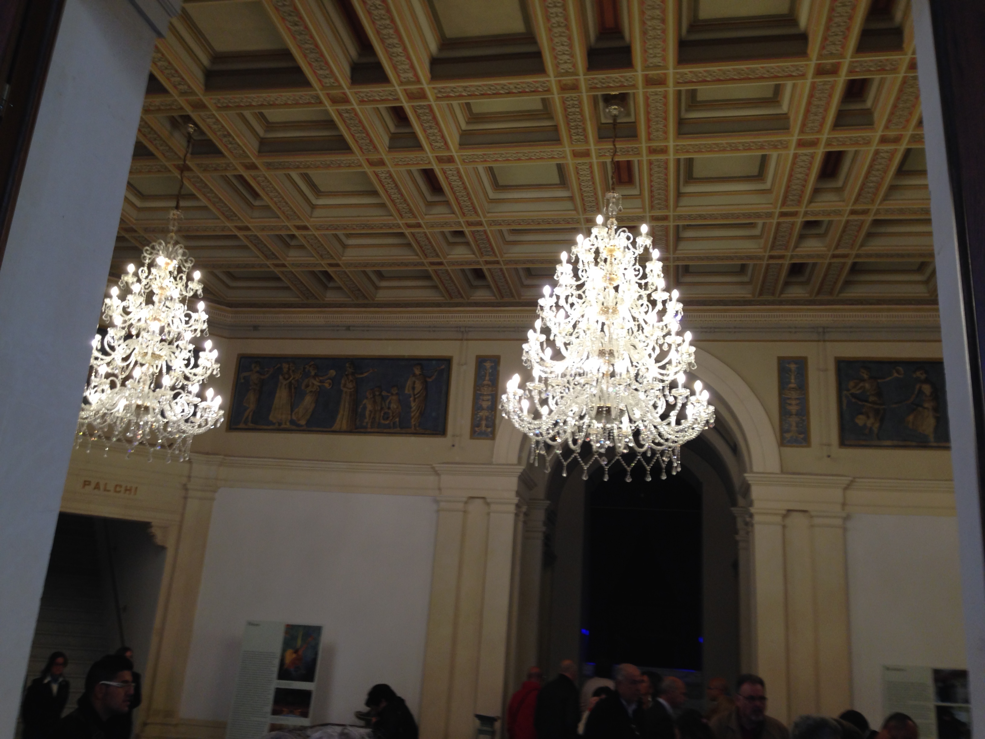Siracusa - Ingresso del Teatro Comunale: lampadari donati dagli stilisti Dolce & Gabbana