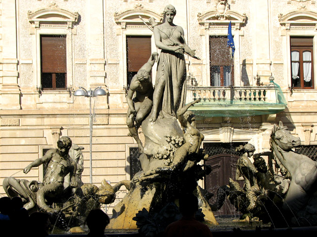Siracusa - 
	Fontana Diana e Piazza Archimede
