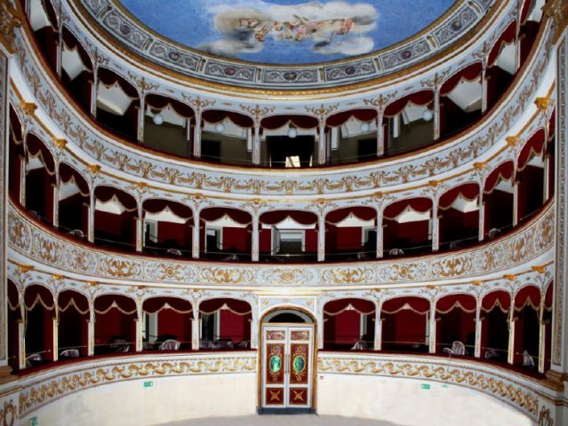 <p>
	Teatro Comunale Garibaldi</p>
